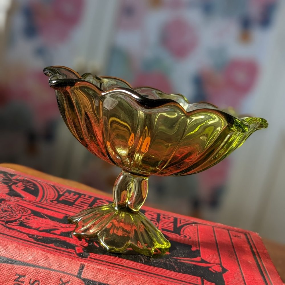 Avocado Green Vintage Lily Compote